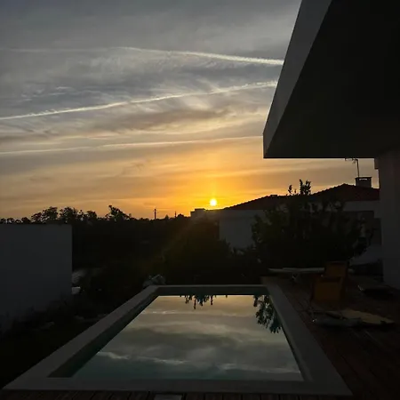 Casa Dana, Work, Surf, Relax With Family Or Friends Mafra